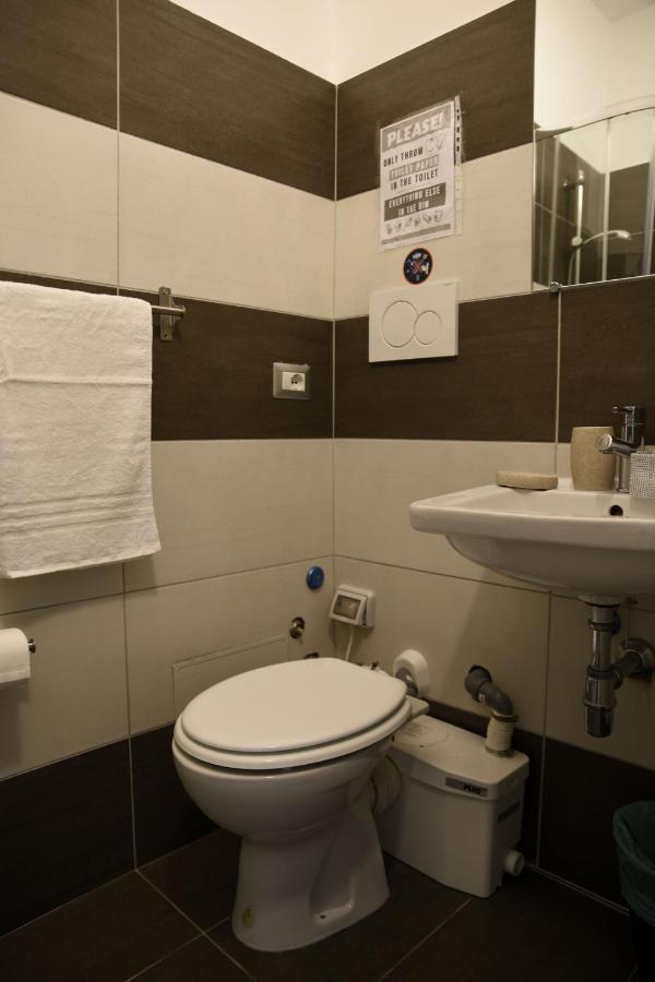 The Castle Inside Rome Hotel ภายนอก รูปภาพ